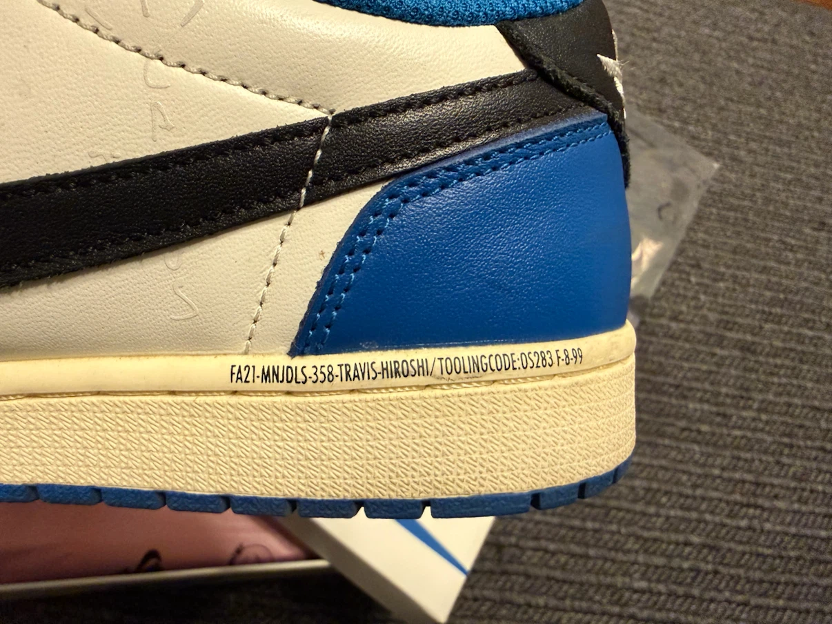 TRAVIS SCOTT x FRAGMENT x Jordan 1 - photo 4