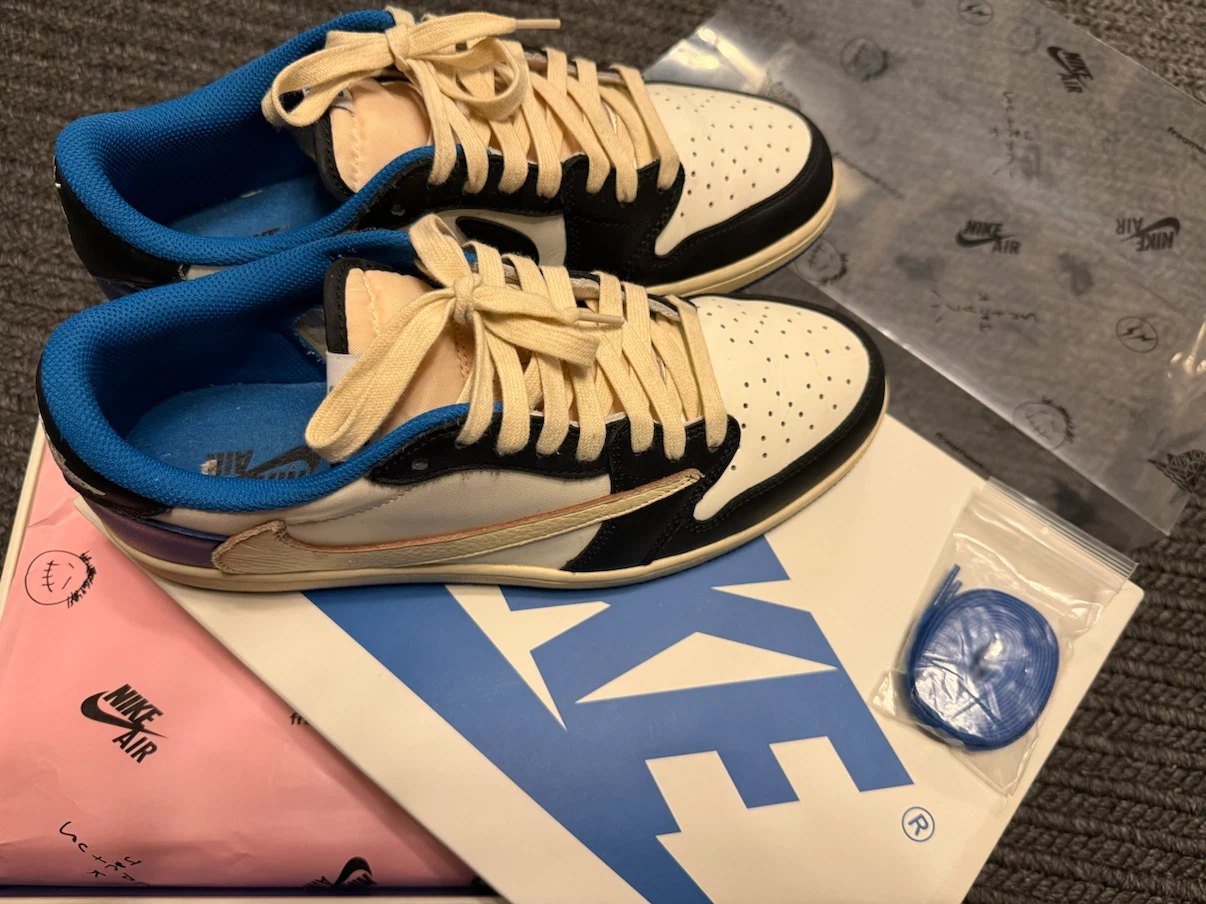 TRAVIS SCOTT x FRAGMENT x Jordan 1