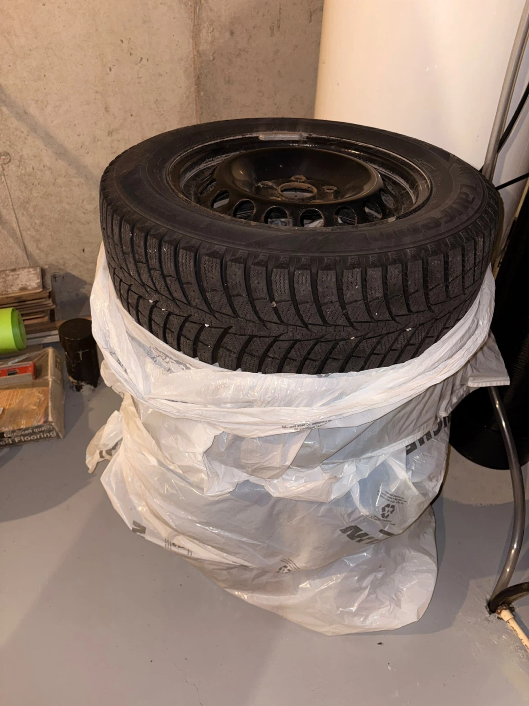 Laufenn 195/65R15 Winter Tires on Rims
