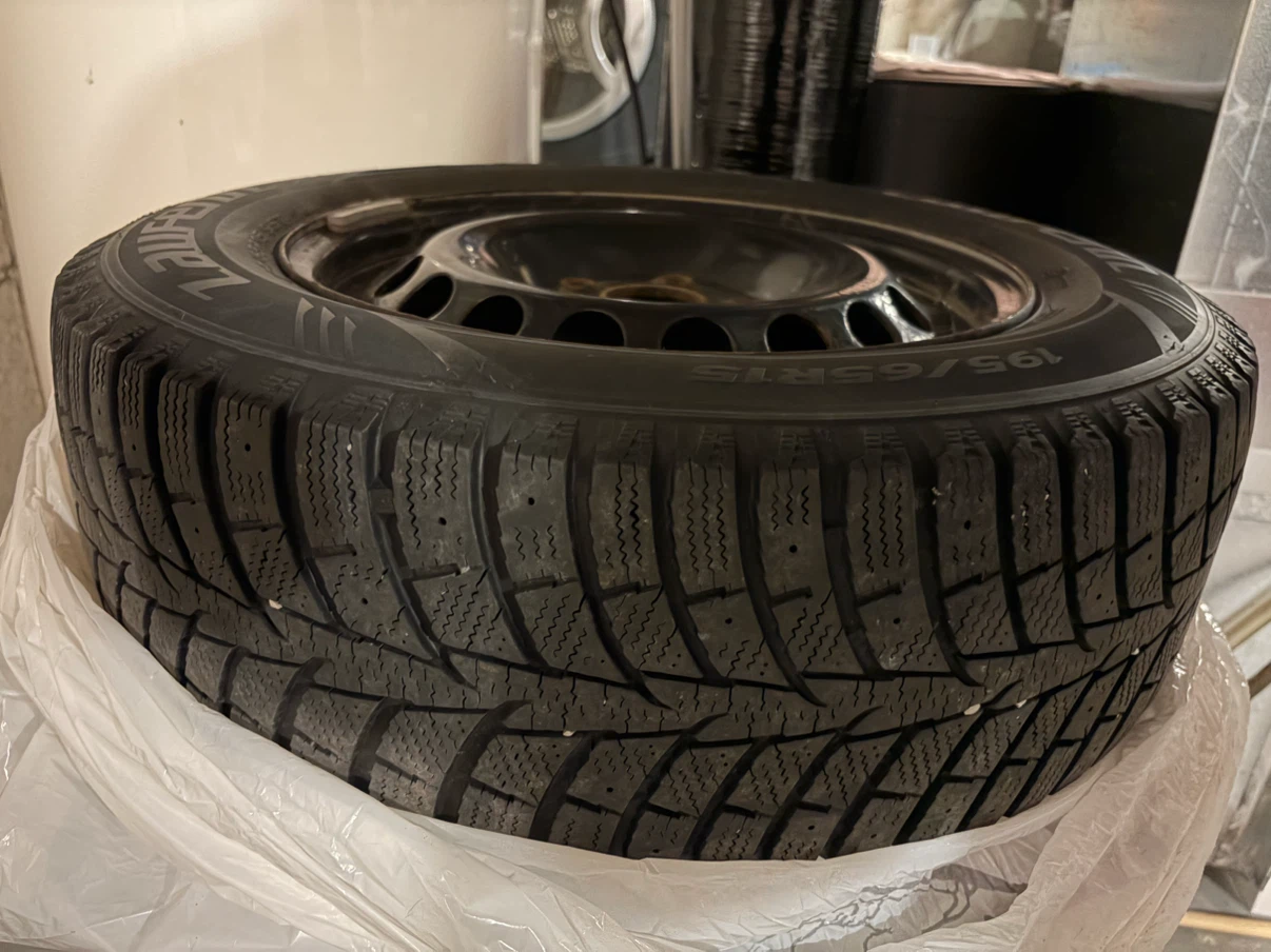 Laufenn 195/65R15 Winter Tires on Rims - photo 4