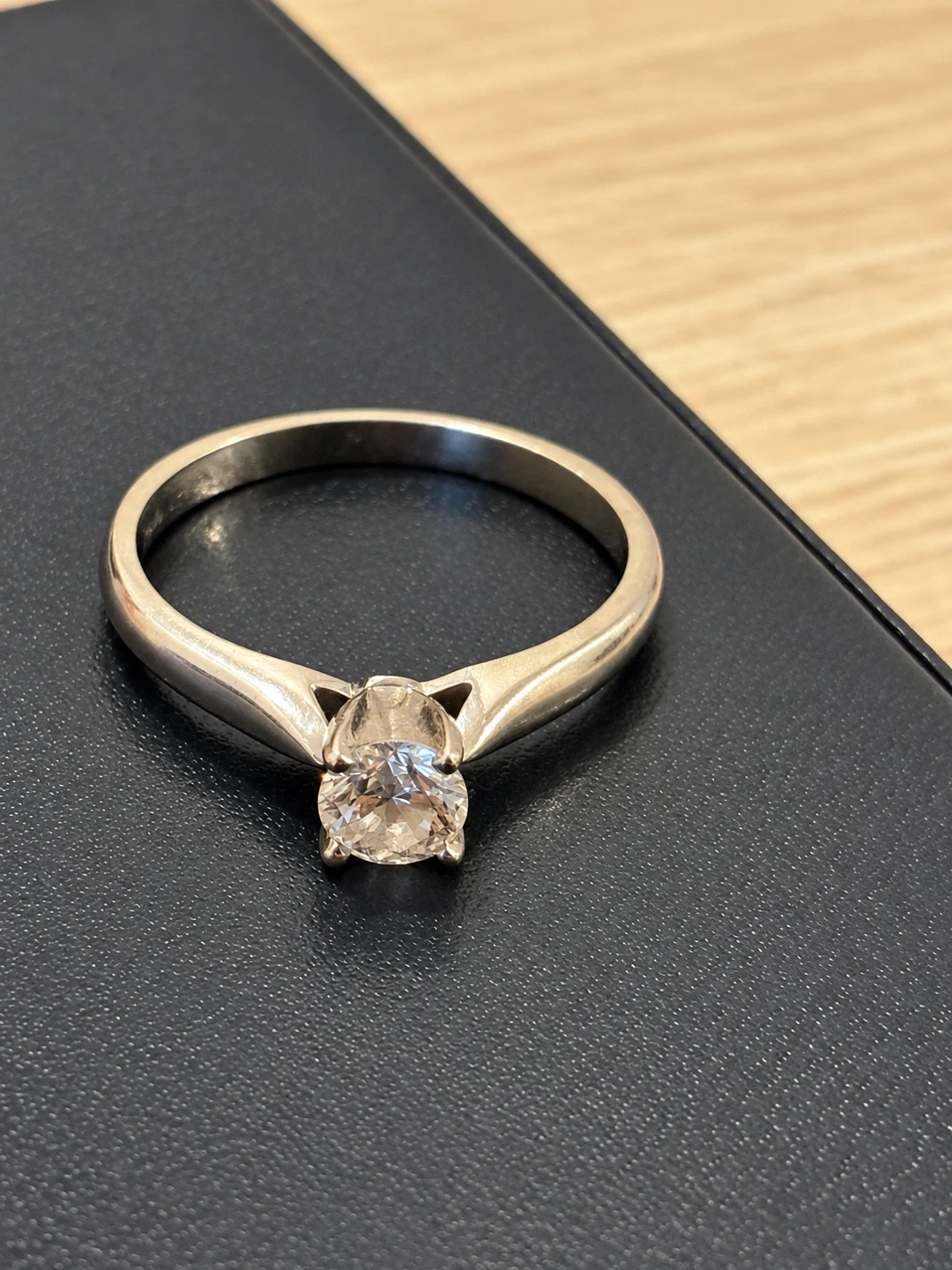 18K White Gold Engagement Ring