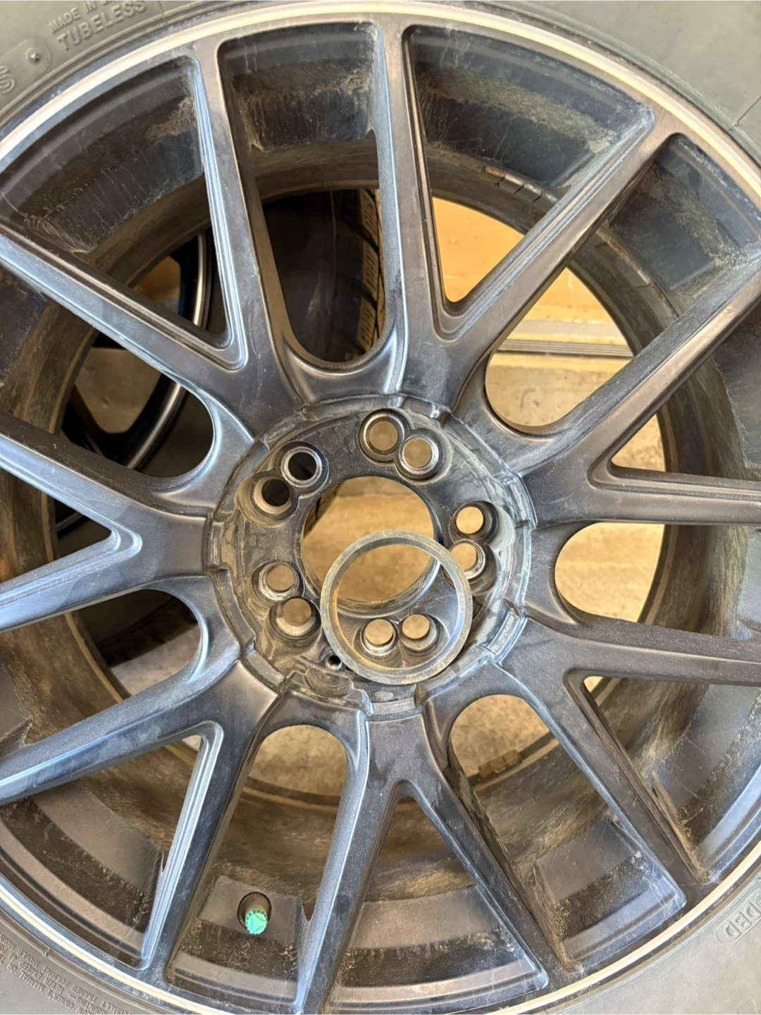 Bridgestone Blizzak DM-V2 Winter Tires 245/60R18 - photo 2