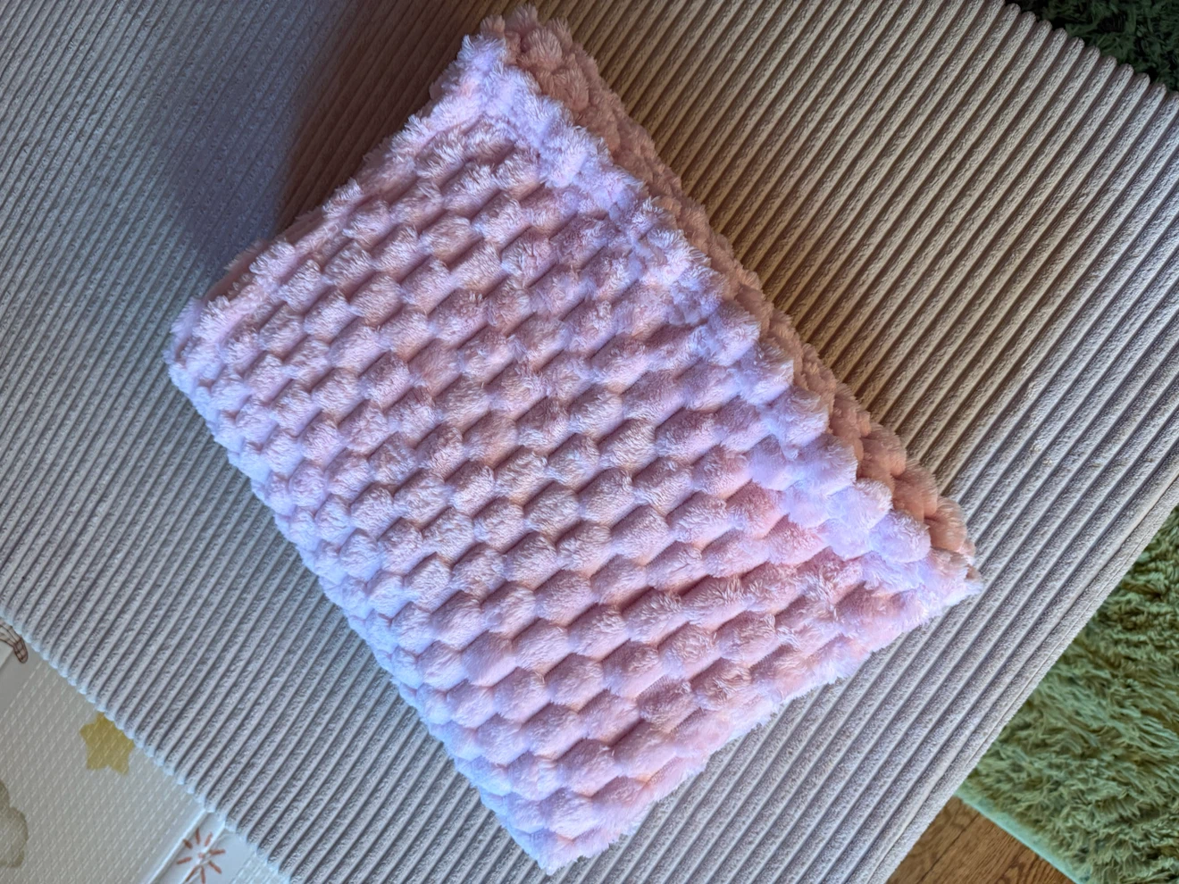 Soft Pink Textured Throw Blanket 🏈