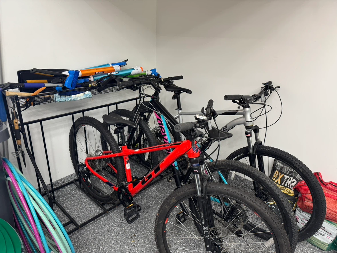 Four-bike rack, easy to remove and designed to save space - photo 2