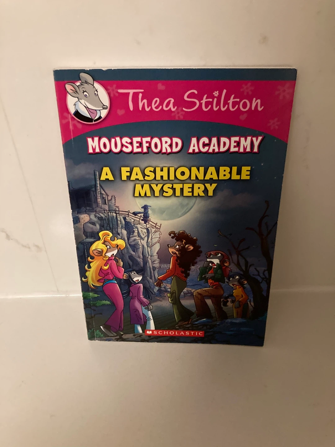 🏈8: Thea Stilton: A Fashionable Mystery