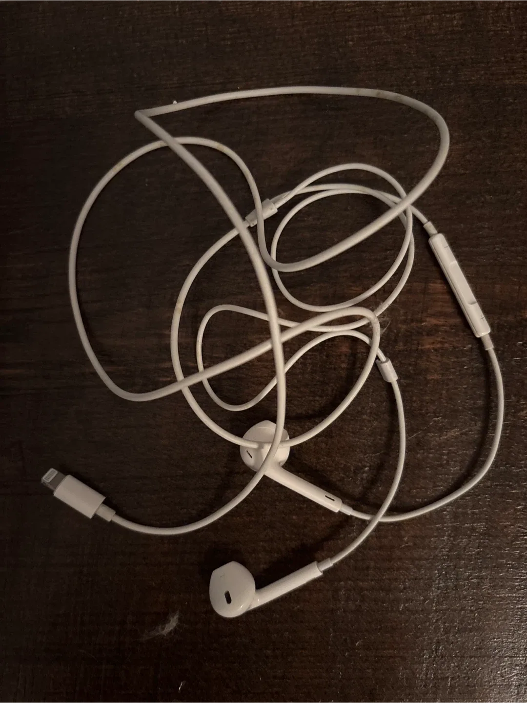 🏈 Apple EarPods with Lightning Connector