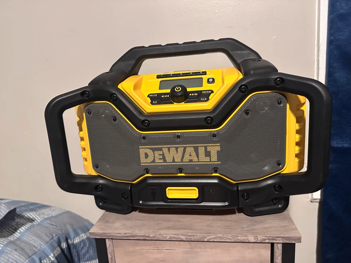 DEWALT DCR025 Jobsite Bluetooth Charger Radio - photo 3