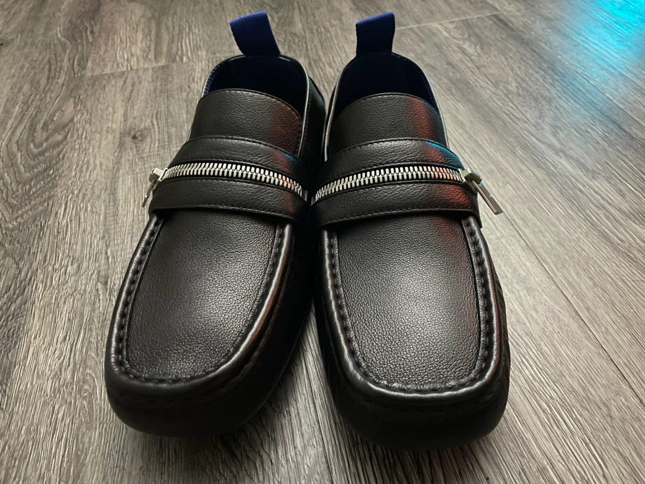 Burberry Black Leather Zipper Loafers 🏈