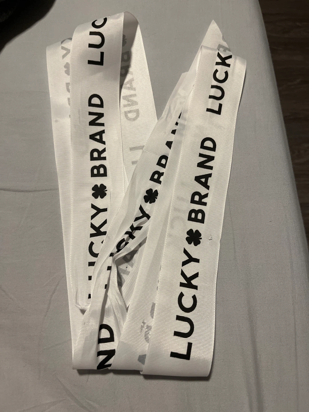 🏈Lucky Brand White Ribbon