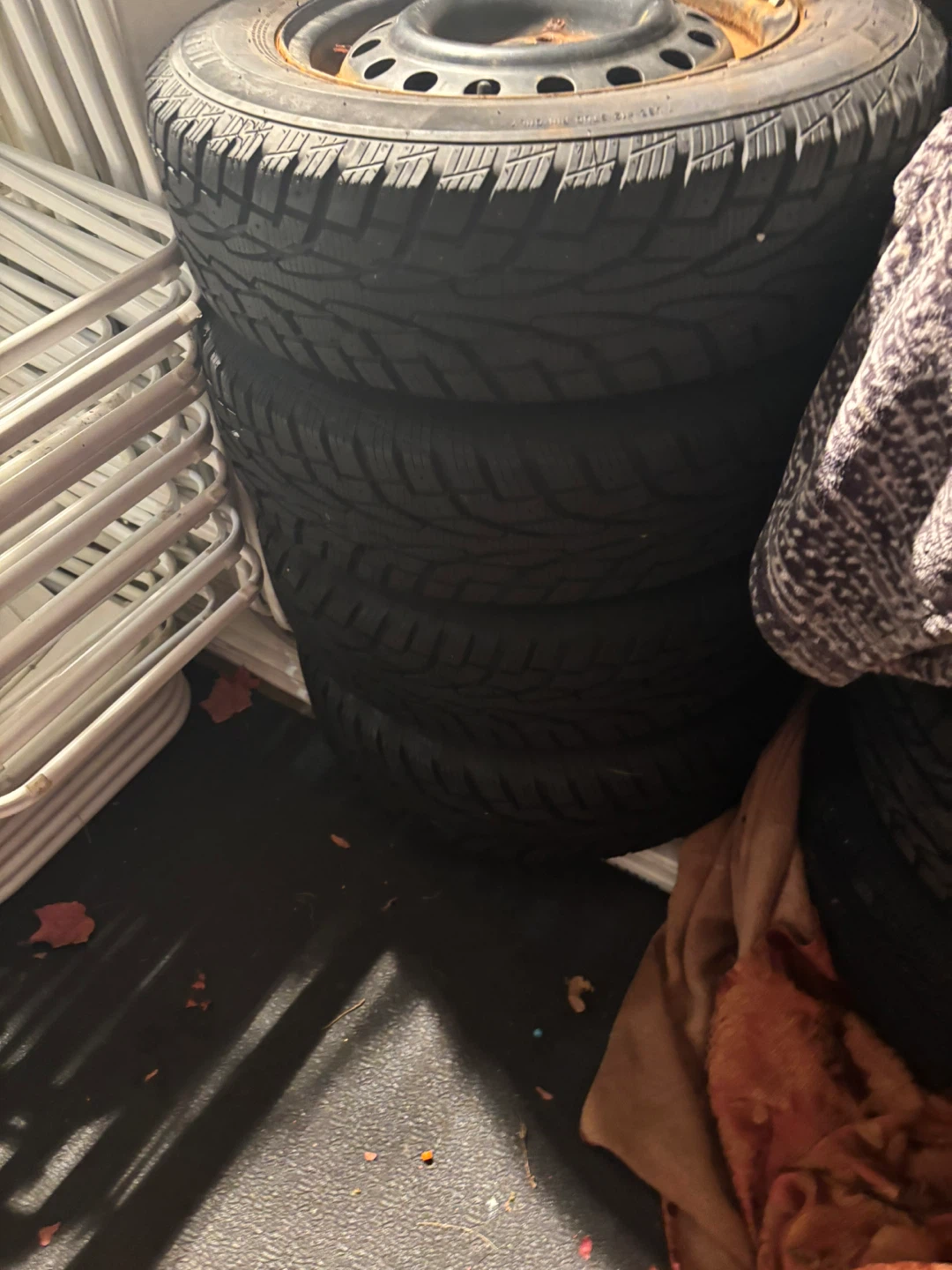 Set of 4 Tigar Tires 185/70R14 - photo 3