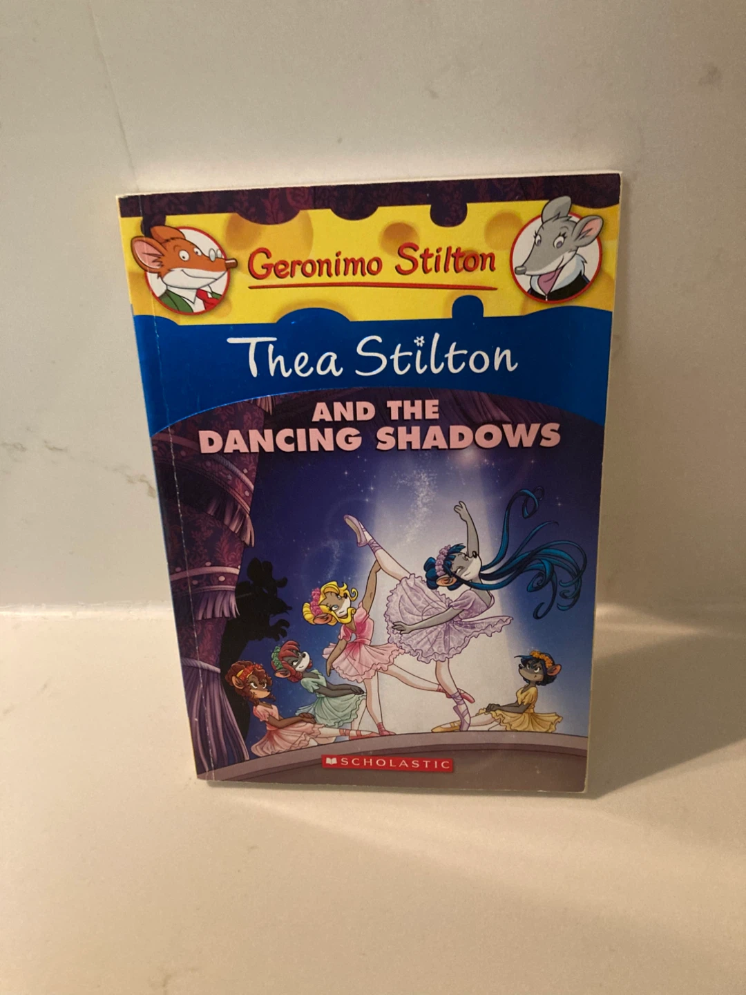 🏈Thea Stilton and the Dancing Shadows