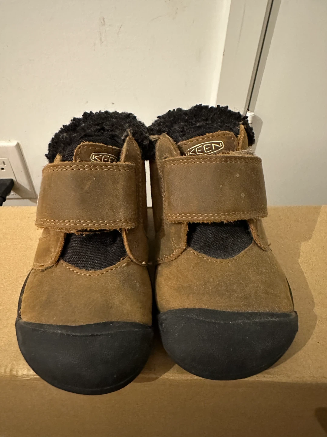 KEEN Kids Brown Winter Boots Size 7