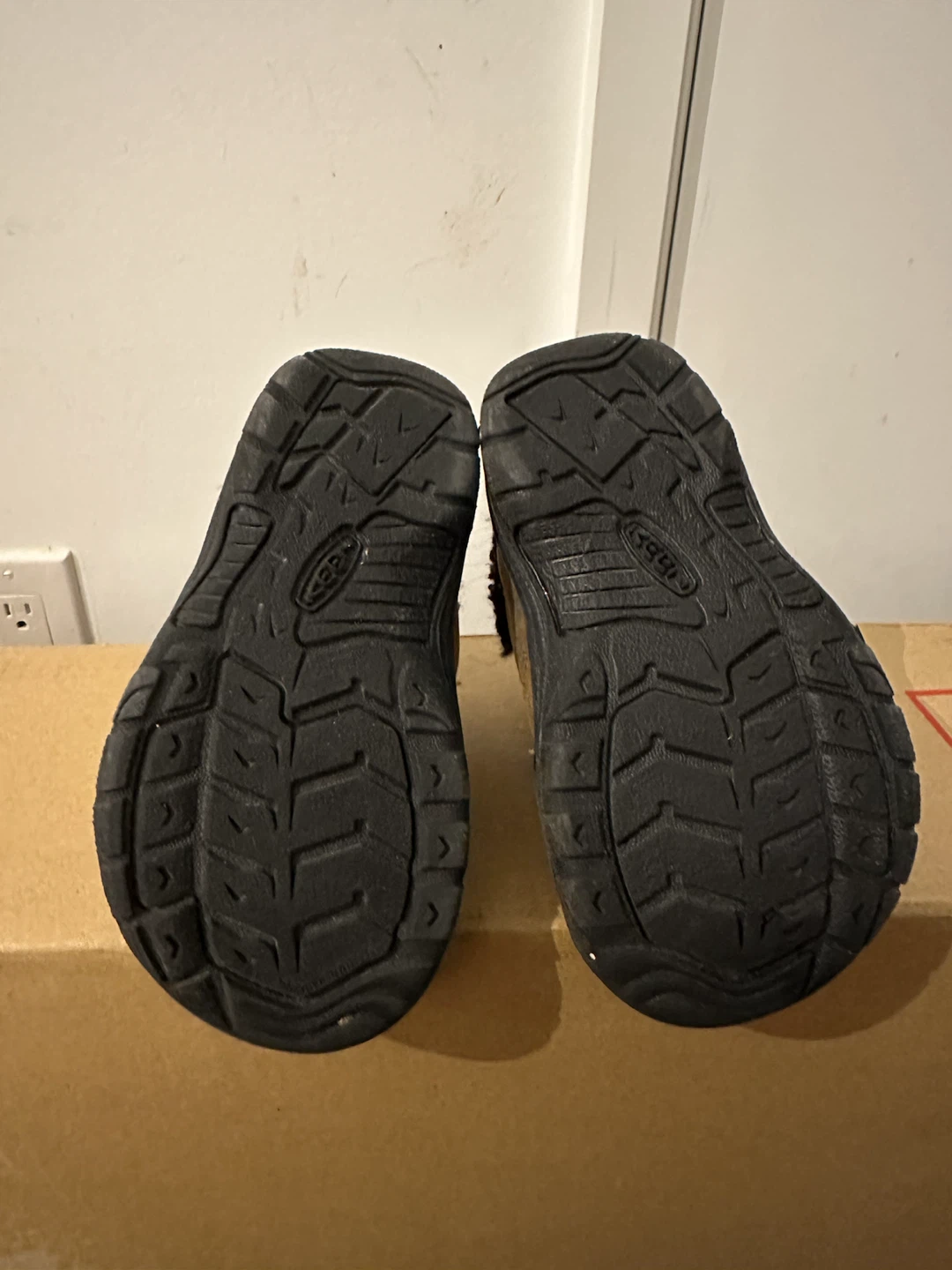 KEEN Kids Brown Winter Boots Size 7 - photo 3