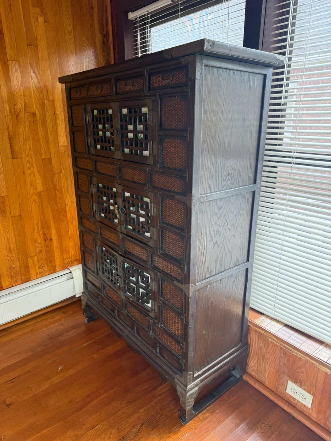 Traditional Korean Style Wooden Cabinet - photo 2