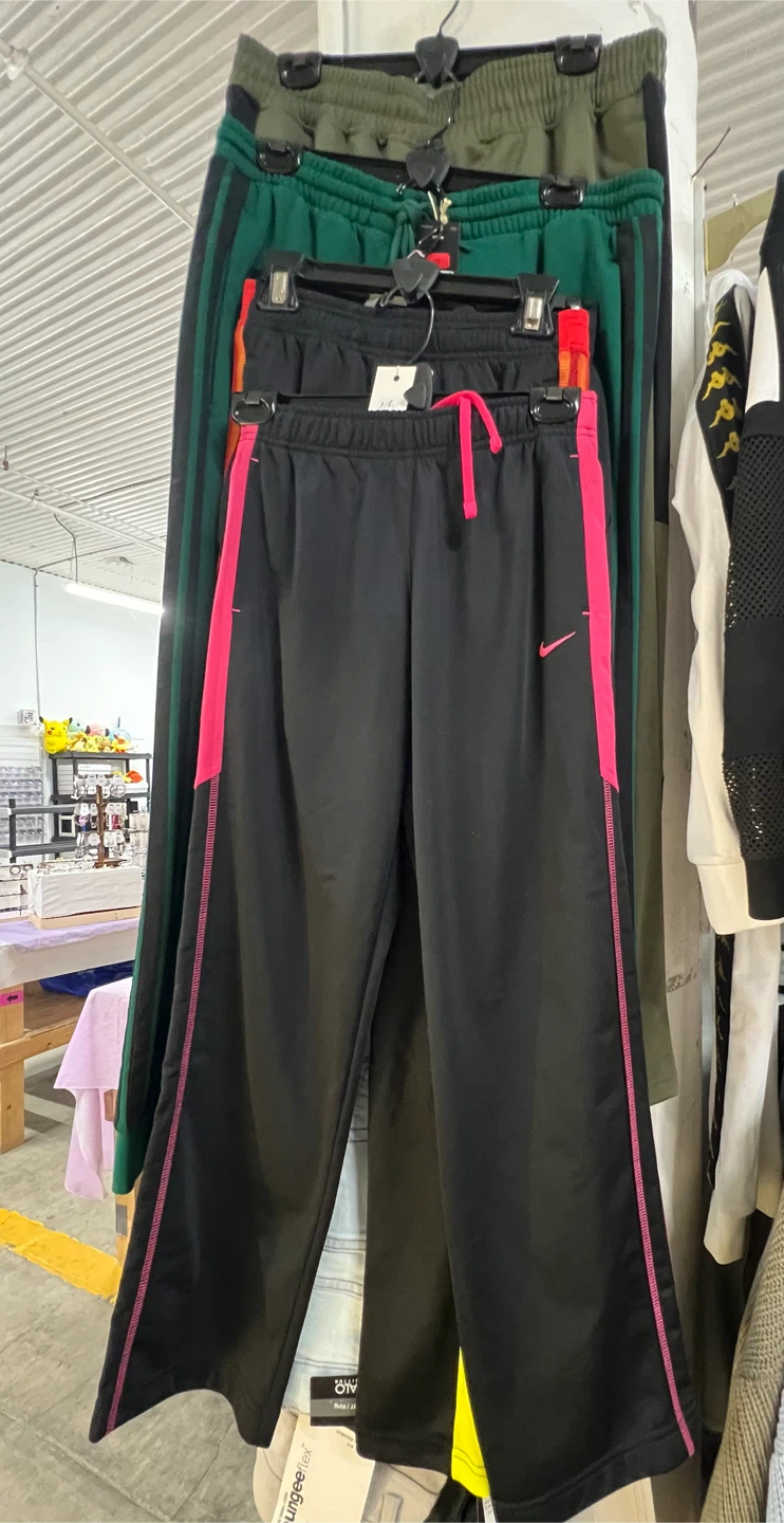 🏈 Nike Women's Athletic Track Pants Black and Pink