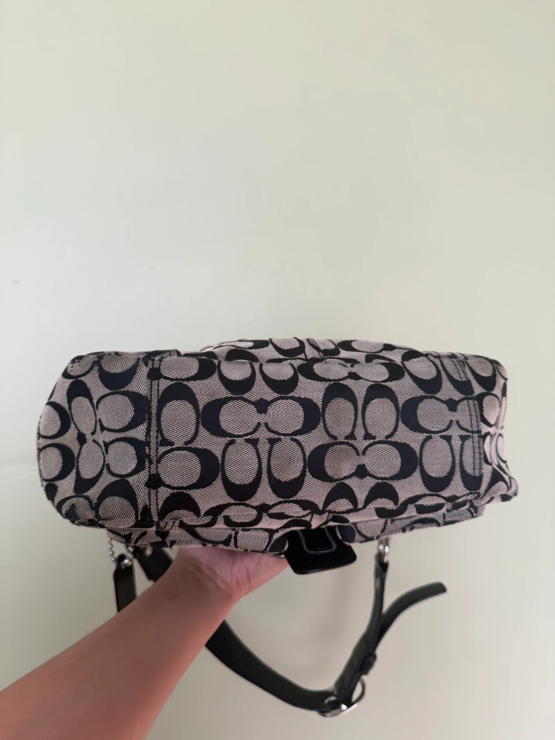 Coach Signature Canvas Shoulder Bag - photo 2