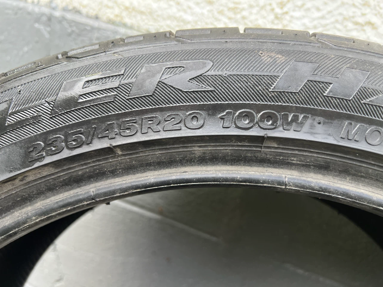 🏈 Pirelli P Zero Tires 235/45R20 - photo 2