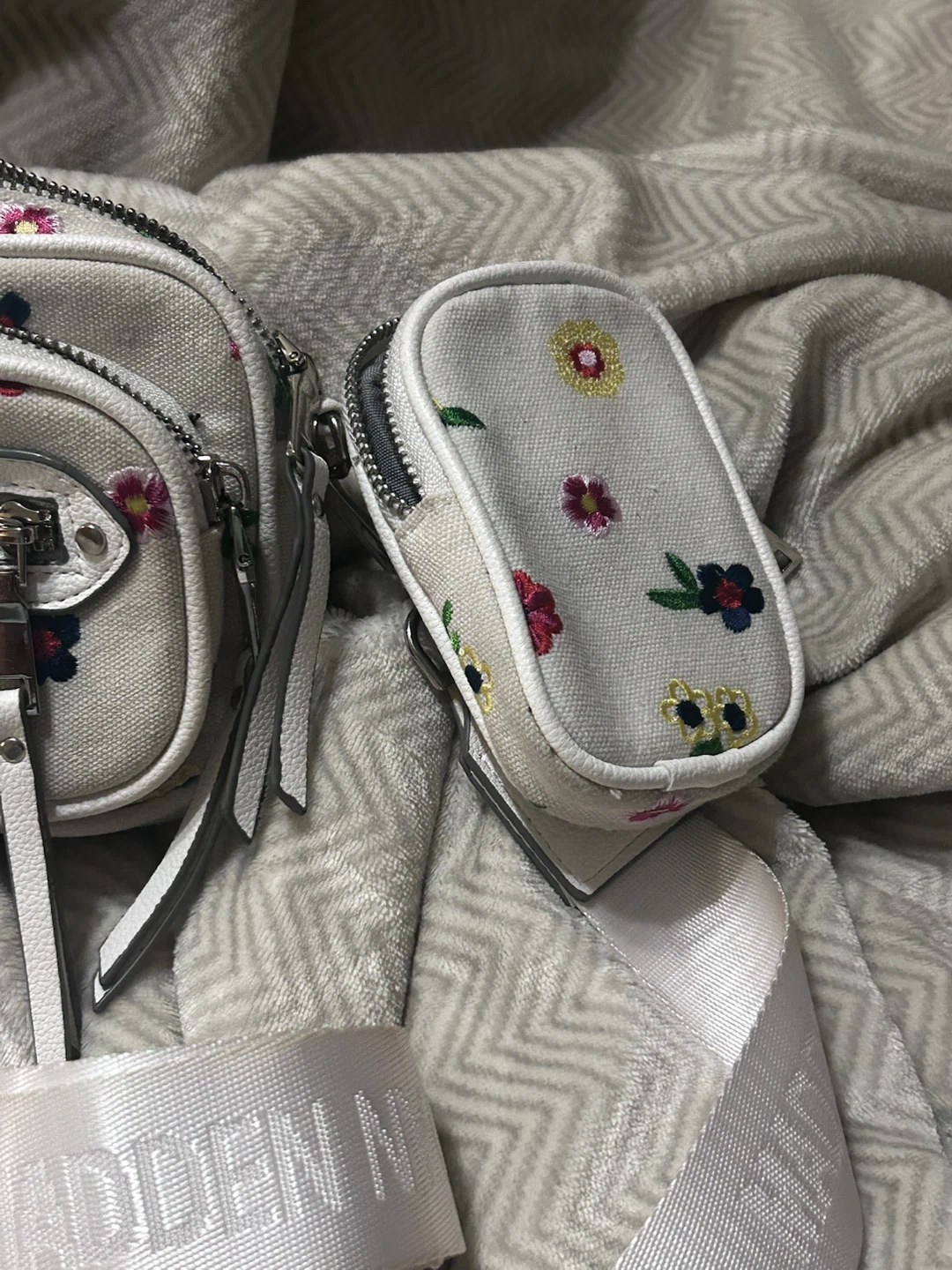 Madden NYC floral canvas crossbody bag - photo 3