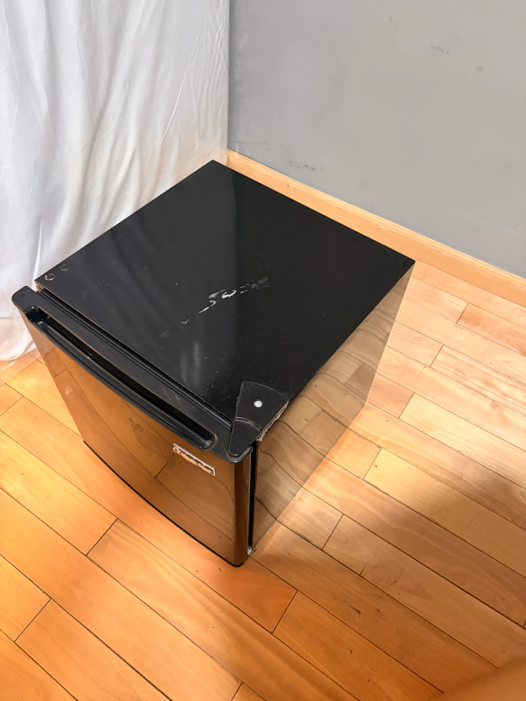 Magic Chef Mini Fridge - photo 4