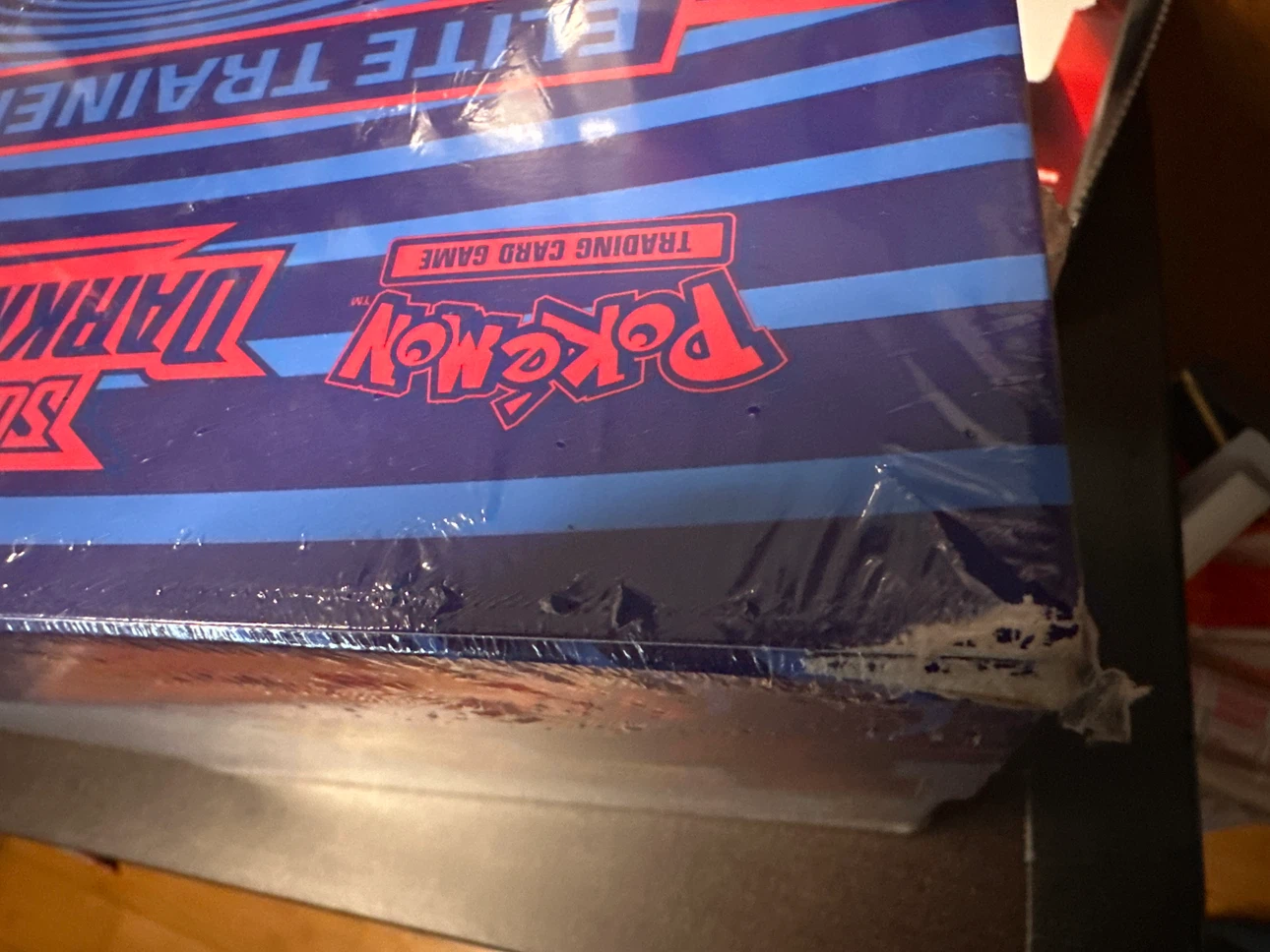 🏈 Pokemon Sword & Shield Darkness Ablaze Elite Trainer Box - photo 2
