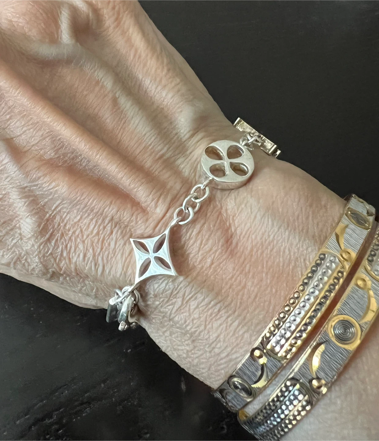 Beautiful sterling silver flower and chain bracelet