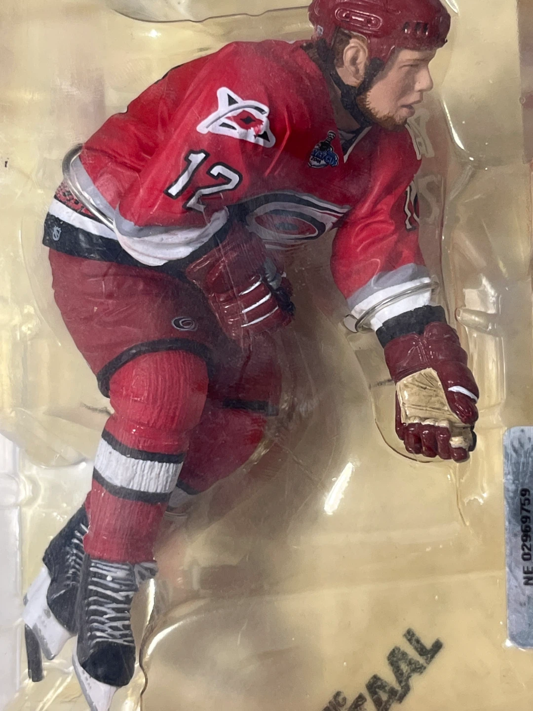 Eric Staal Figure (Hurricanes) – Free Bonus Cards Included! - photo 2