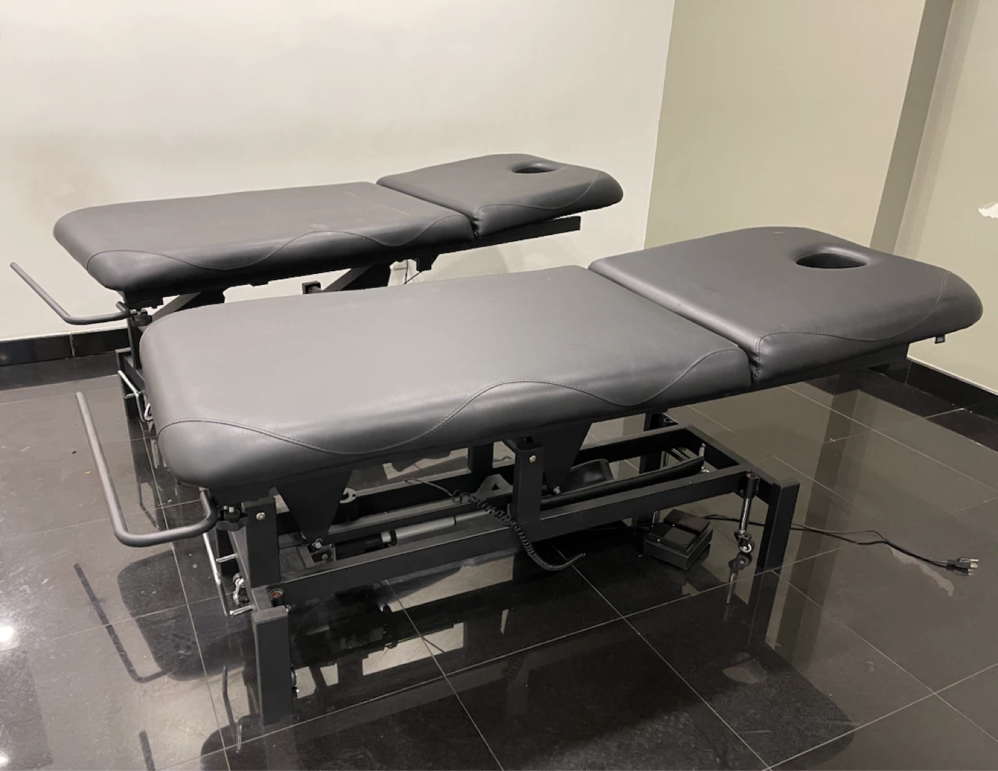 2 DIR Black Electric Massage Table - photo 2