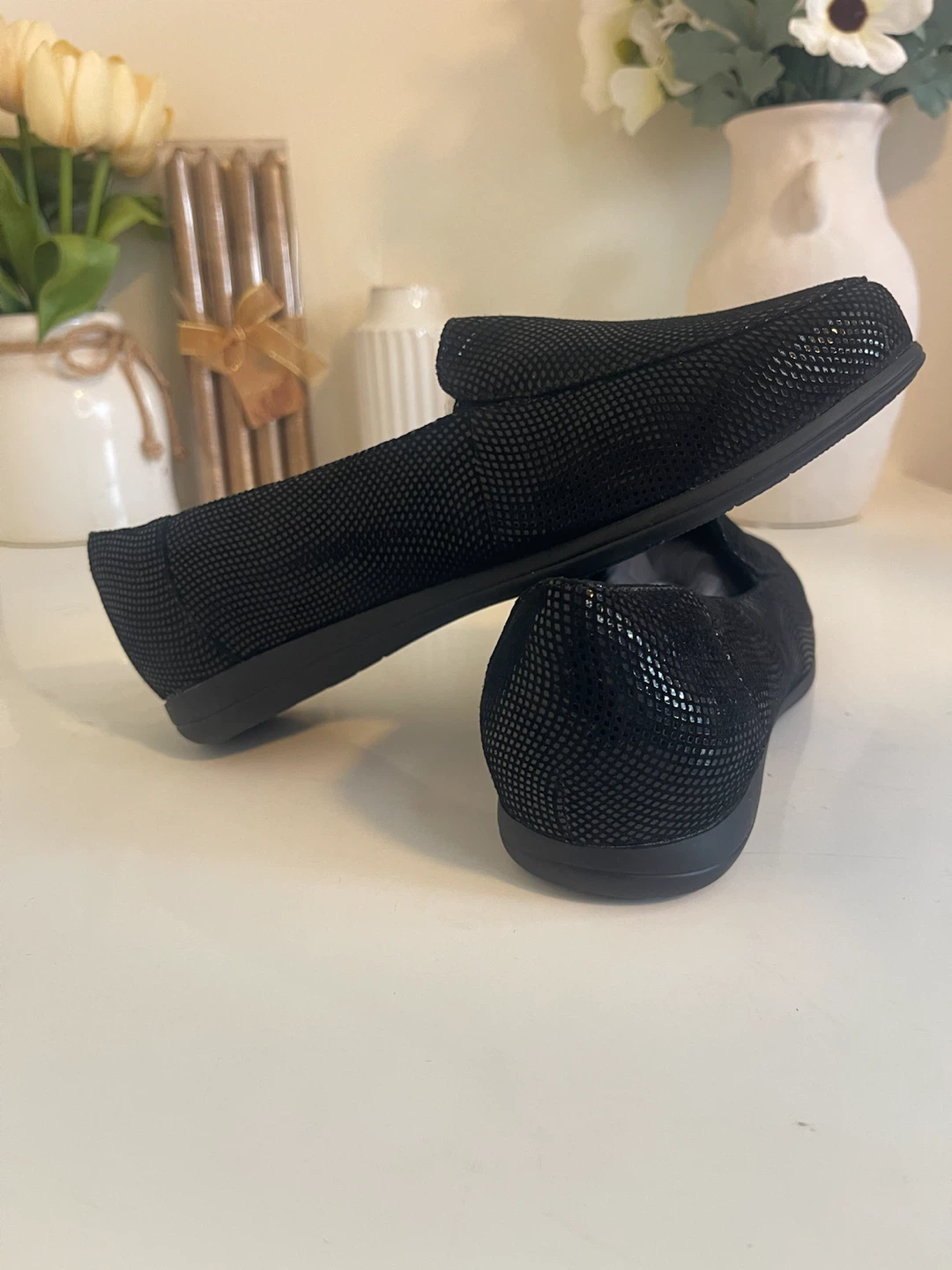 Trotters Deanna Black Mini Dots Slip-Ons Size 7.5 WW