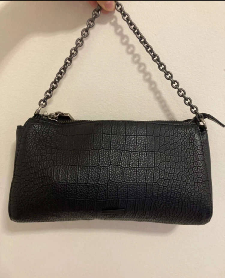 Rouge & Lounge Black Leather Bag🏈