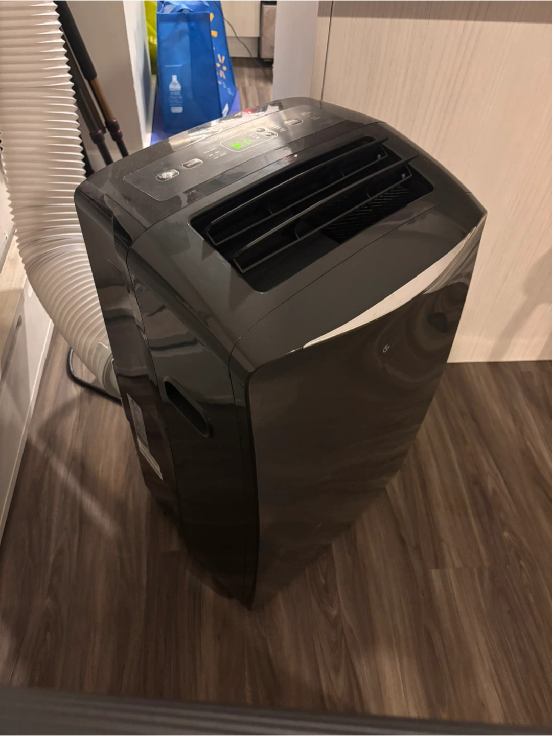 LG Portable Air Conditioner - photo 2