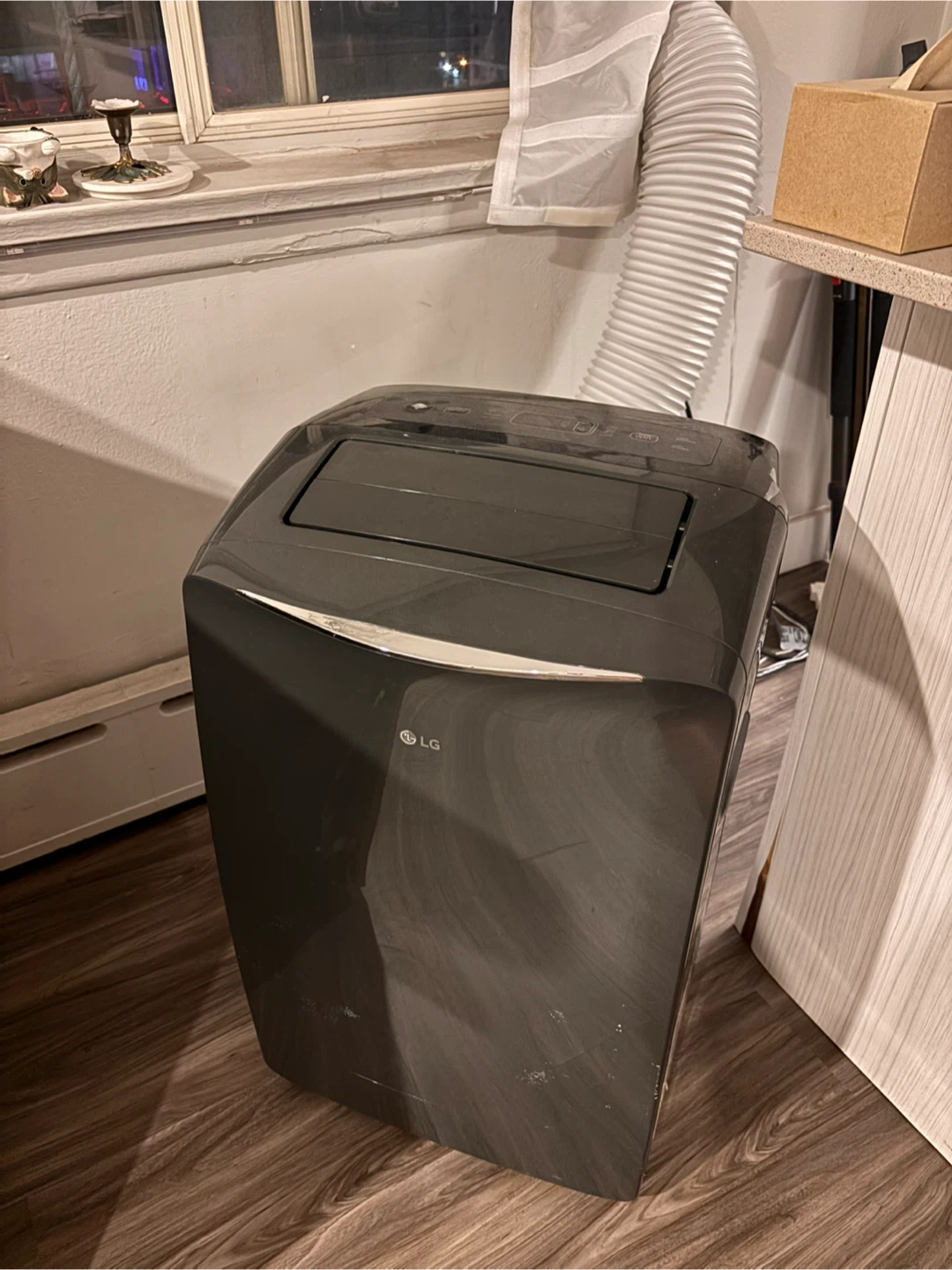 LG Portable Air Conditioner - photo 3