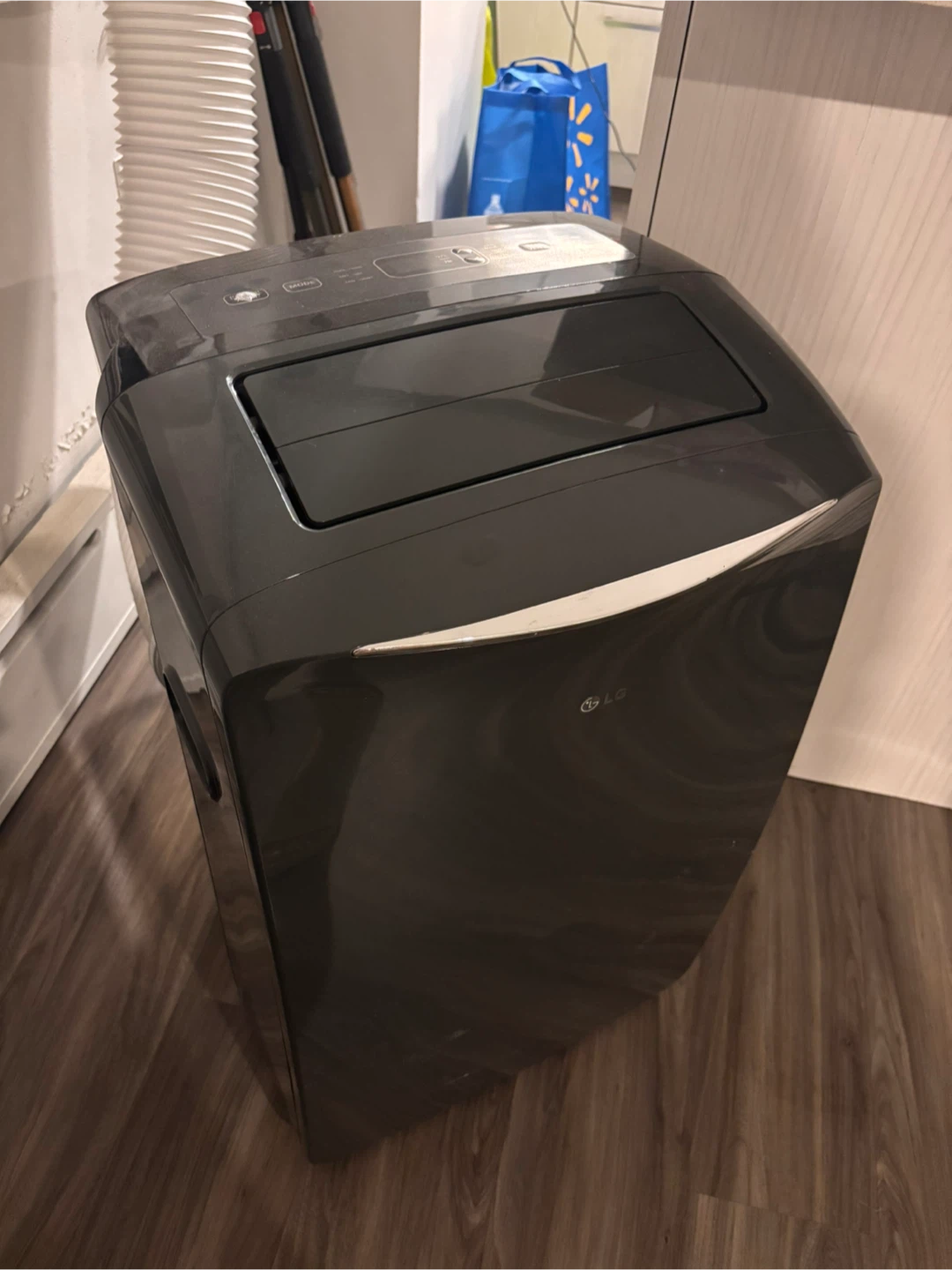 LG Portable Air Conditioner - photo 4