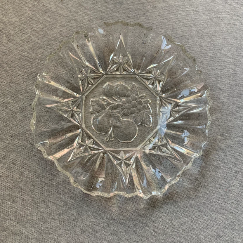 Vintage Clear Pressed Glass Fruit Dish 🏈