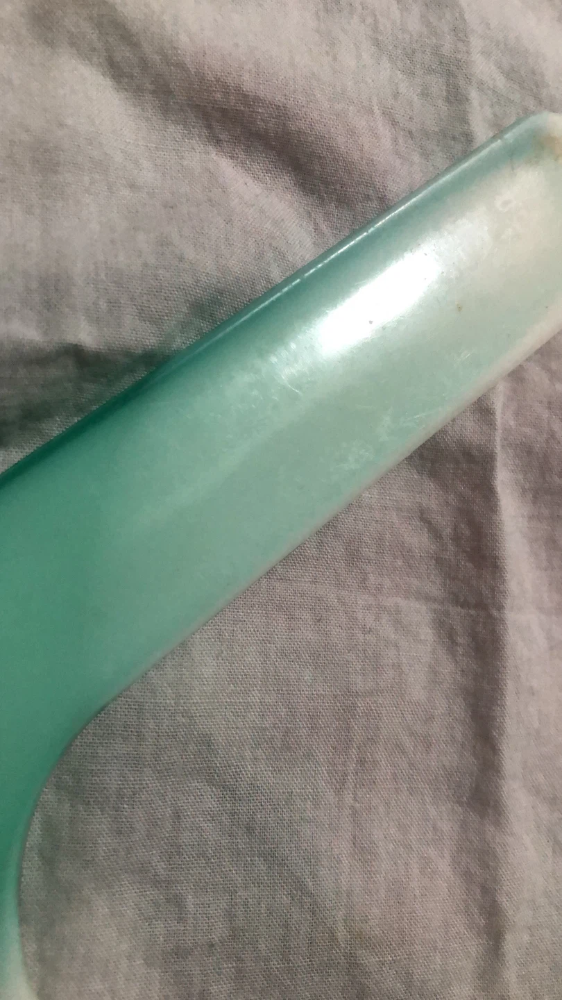 🏈 Green and white plastic hair comb - photo 3
