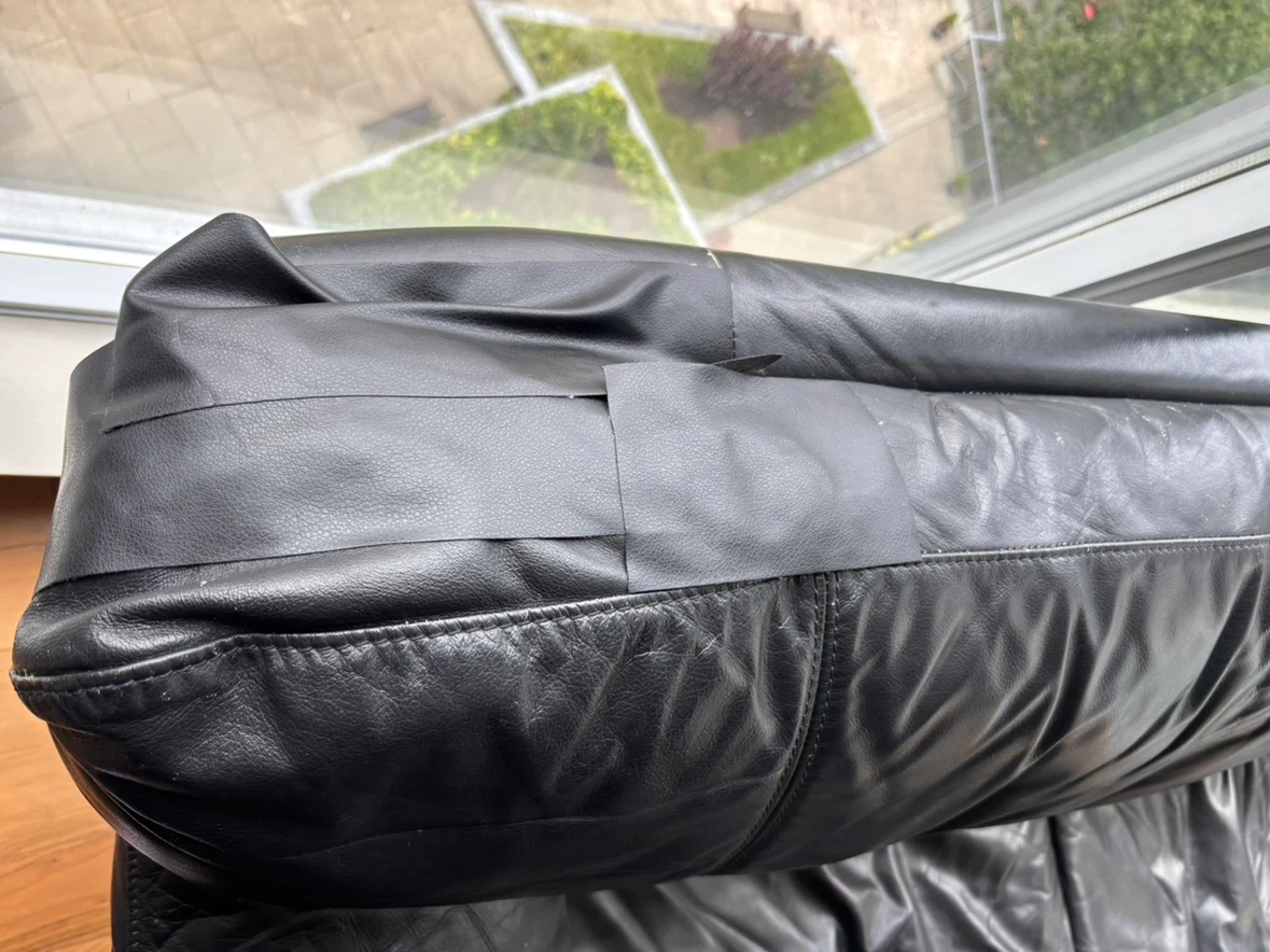 Black leather loveseat - photo 2