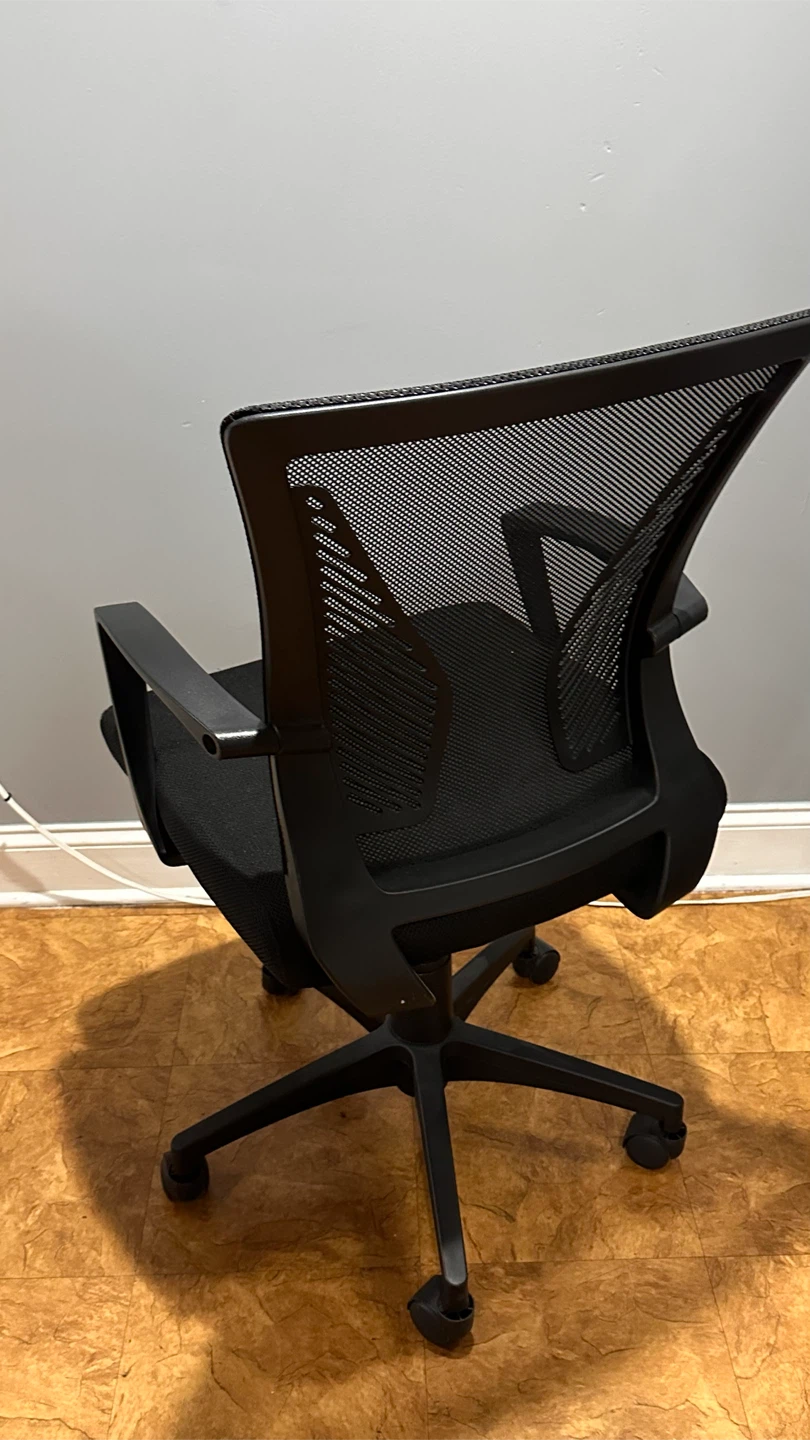 Black Mesh Office Chair - photo 2