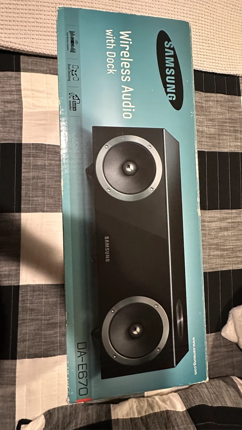 Samsung Wireless Audio Speaker with Dock DA-E670