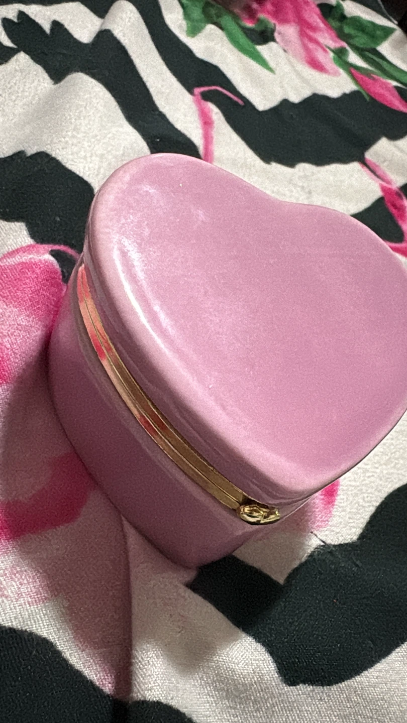 🏈 Pink Heart-Shaped Trinket Box