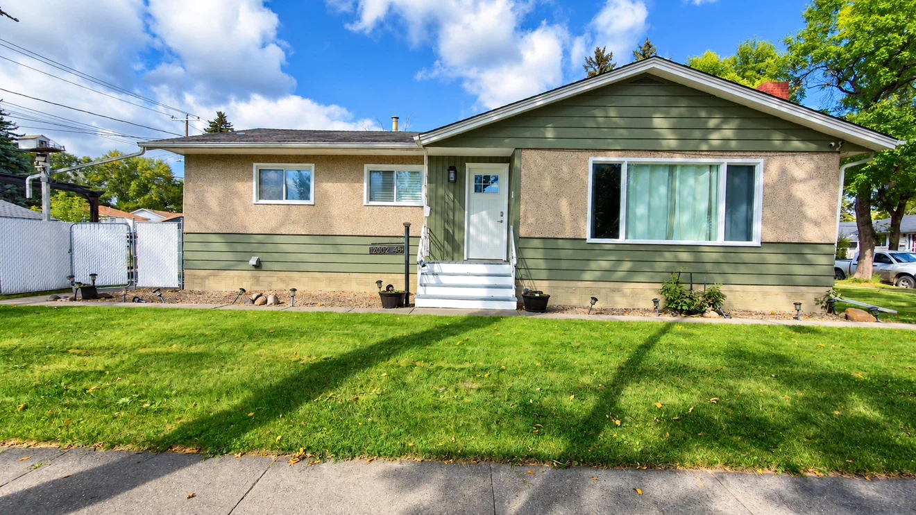 Single-family bungalow home 5Bed 2 Bath Corner Lot