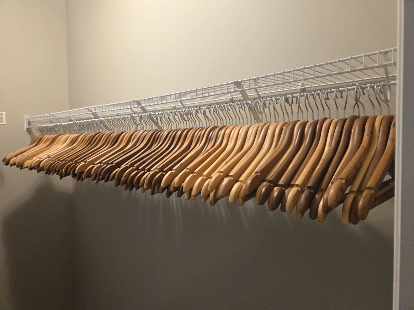 Set of Wooden Clothes Hangers - photo 3