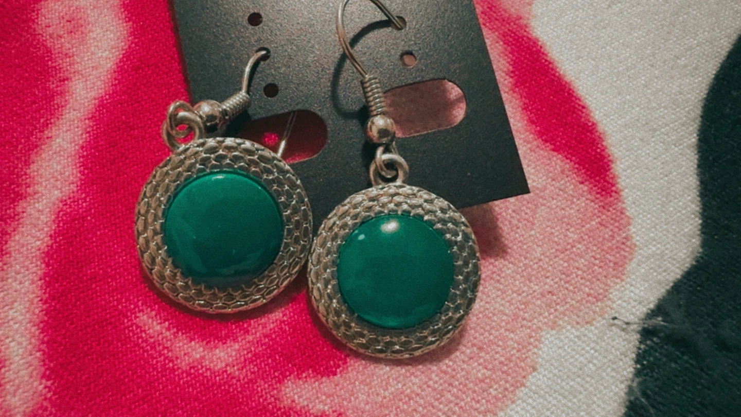 🏈 Green circular drop earrings