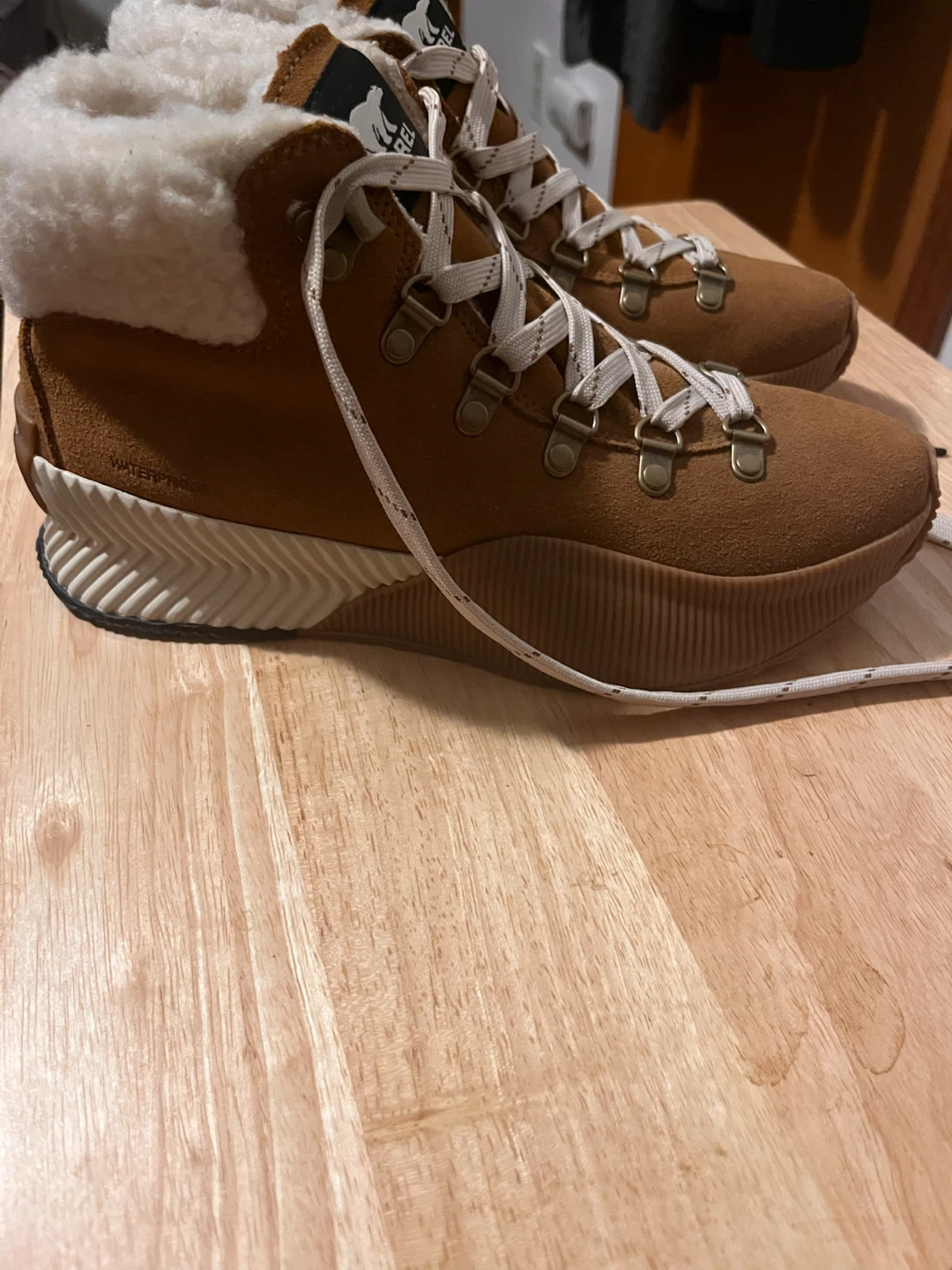 Brand NEW Sorel Waterproof Women Boots Size 7 - photo 3