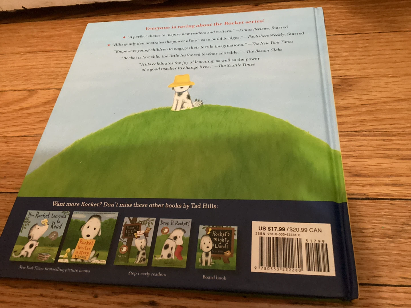 🏈R is for Rocket: An ABC Book by Tad Hills - photo 2