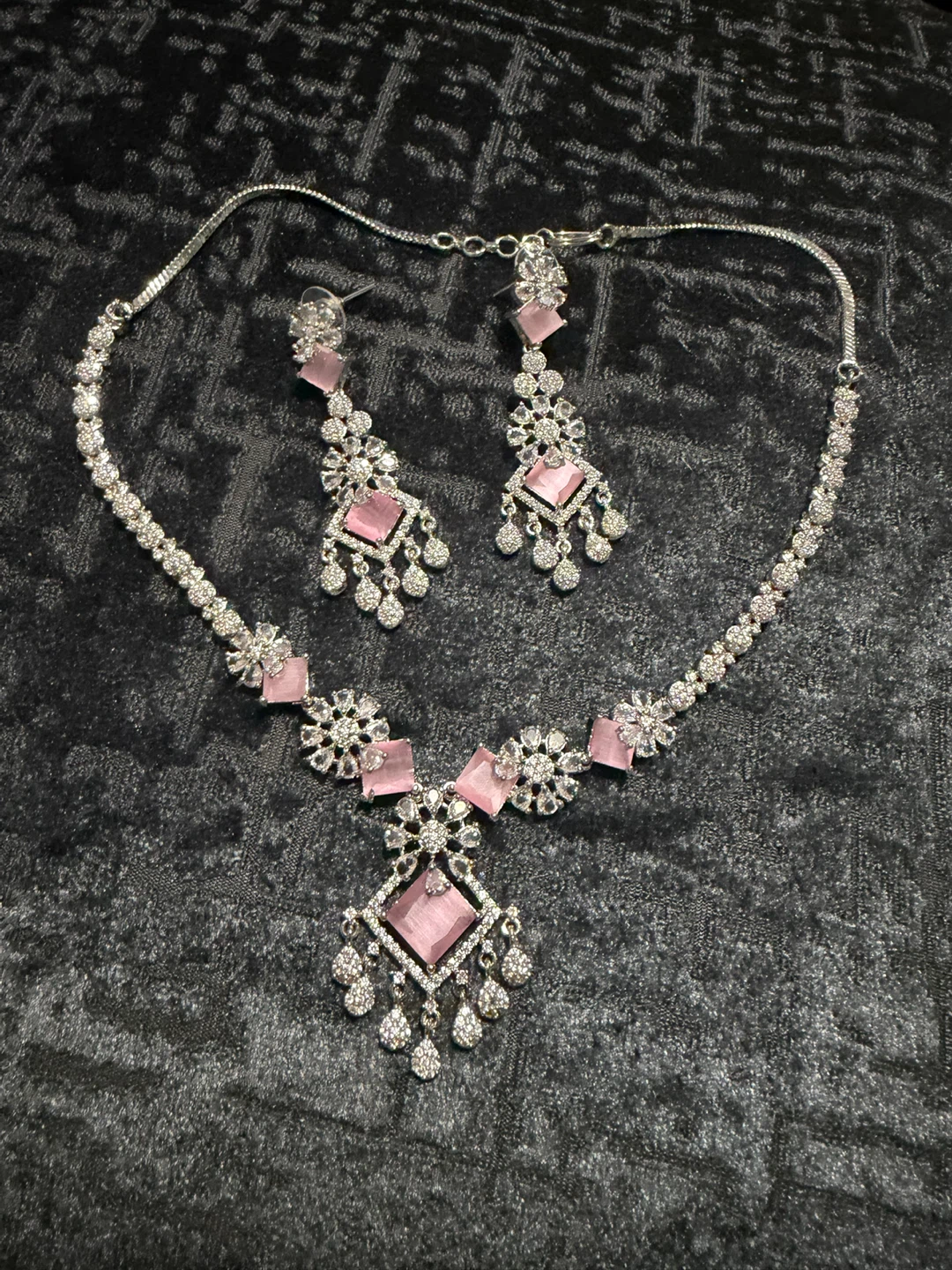 Elegant Jewelry Necklace and Earring Set - photo 2