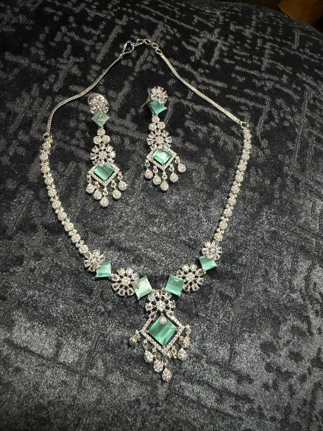 Elegant Jewelry Necklace and Earring Set - photo 4
