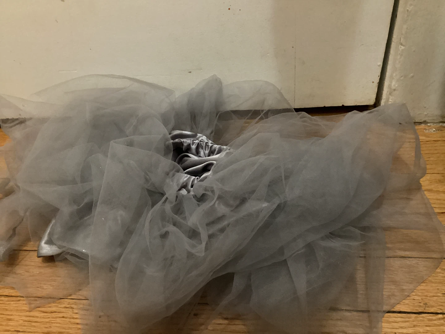 🏈Gray Tulle Skirt kids small