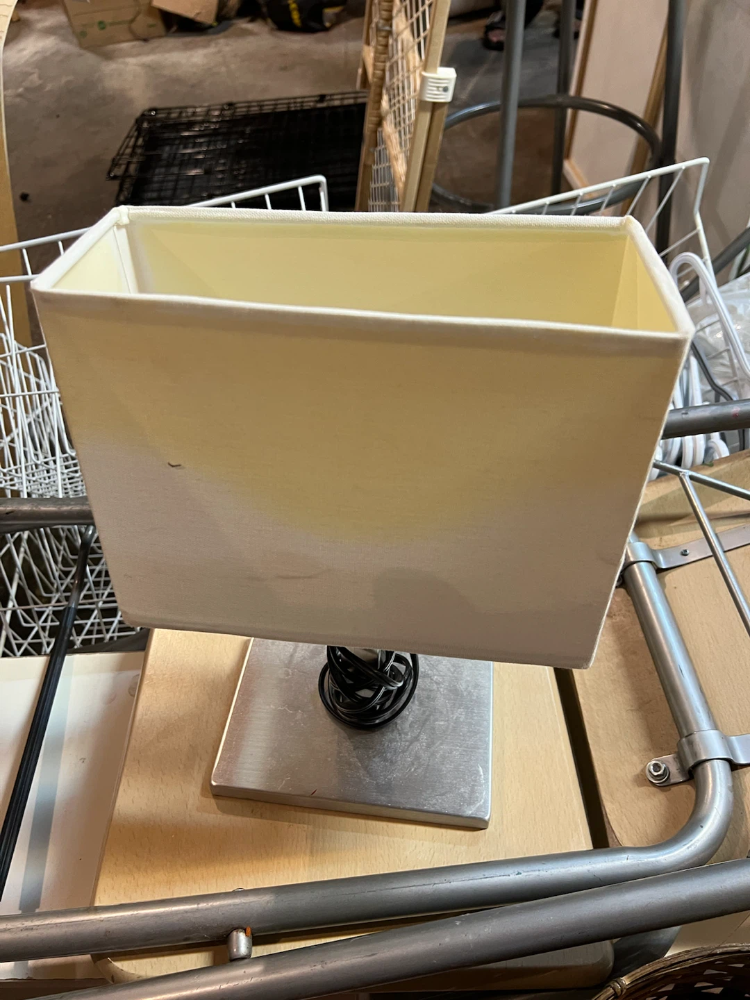 🏈 Rectangular table lamp with metal base