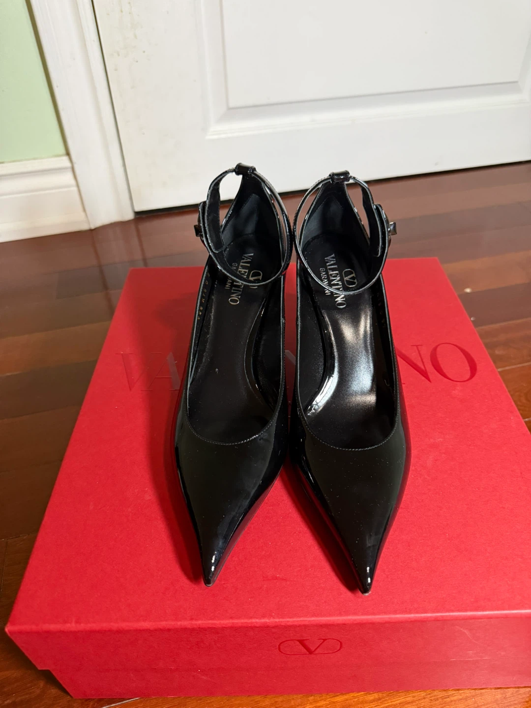 Valentino Garavani Black Patent Ankle Strap Heels Size 37 - photo 2