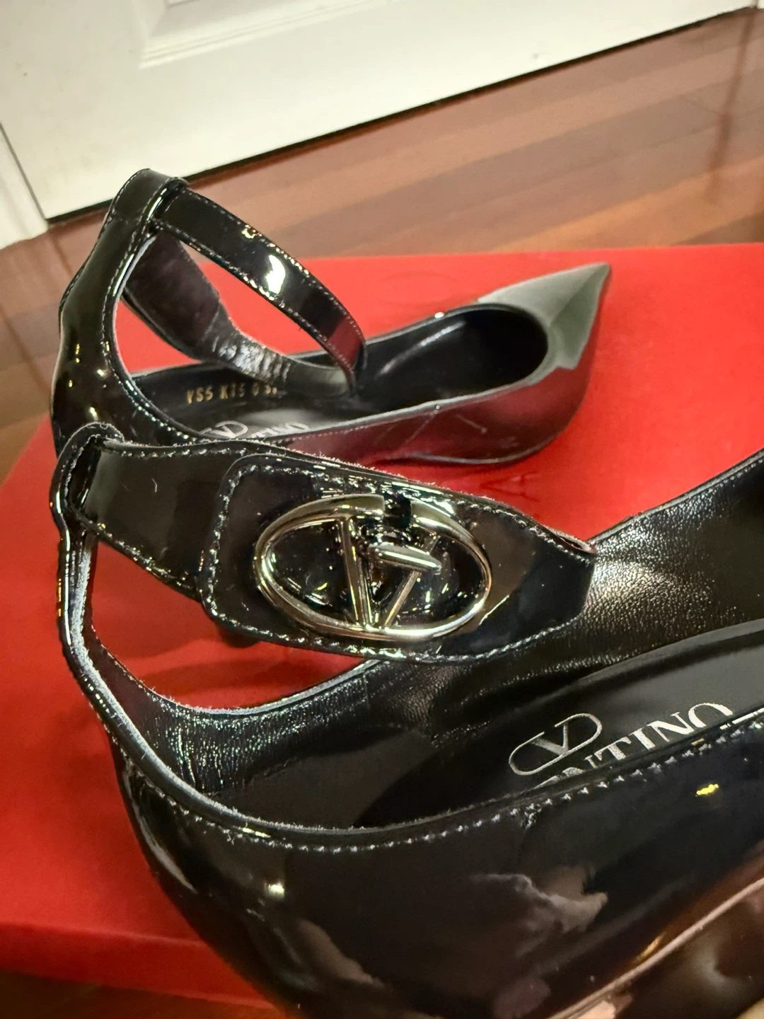 Valentino Garavani Black Patent Ankle Strap Heels Size 37 - photo 4