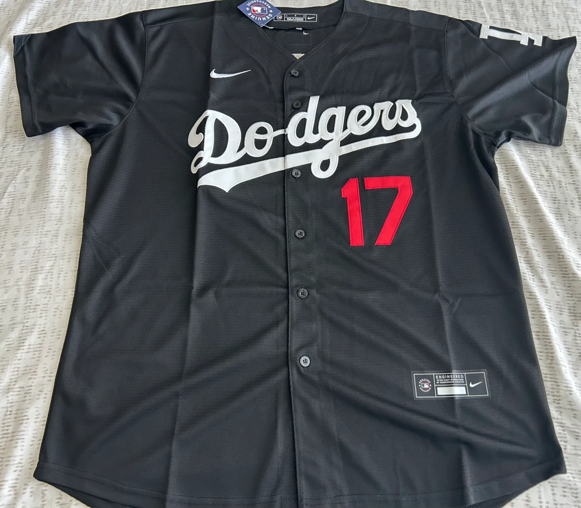 LA Dodgers Shohei Ohtani Jersey (Size L or M) - photo 4